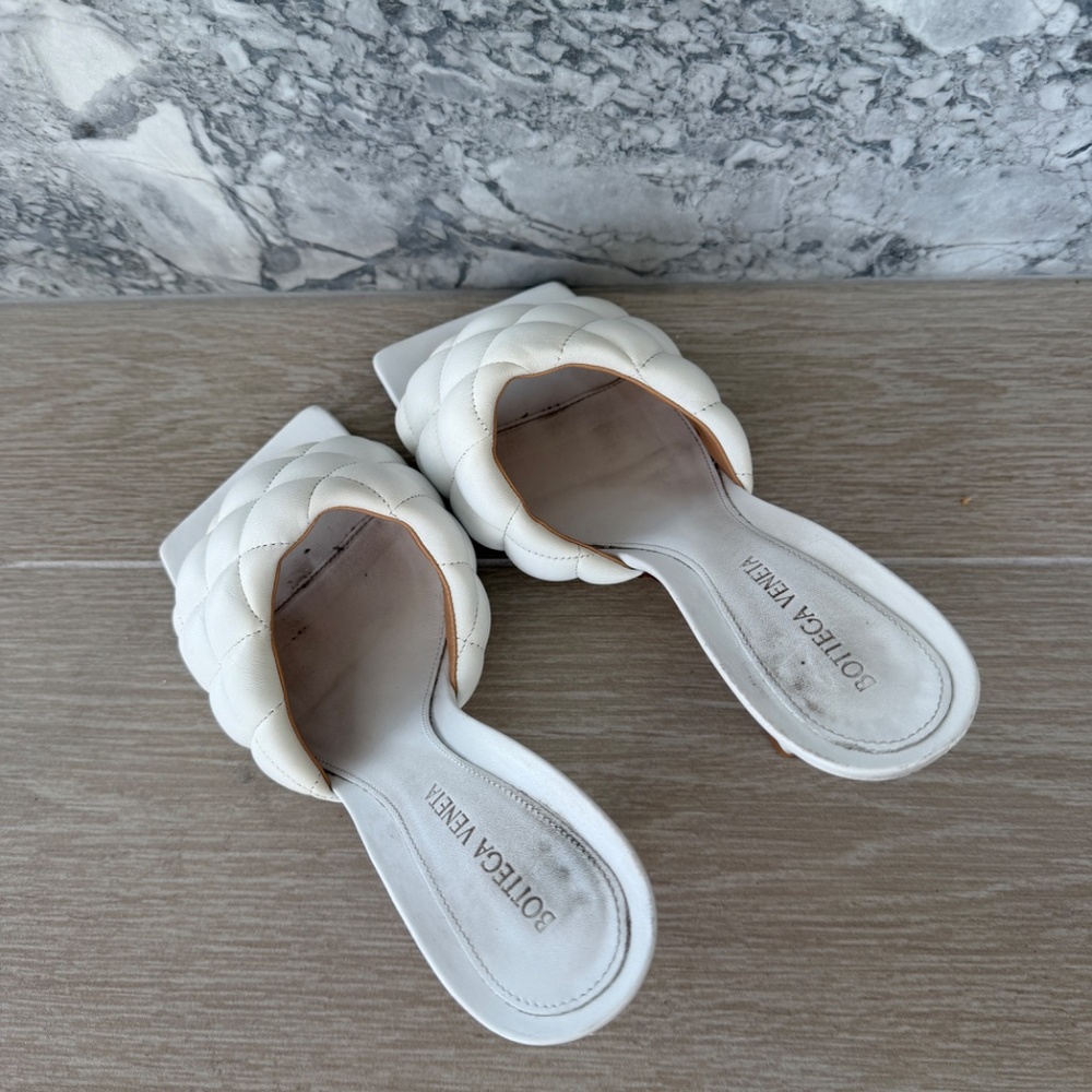 Bottega Veneta White padded quilted leather Heels - Picture 5 of 8